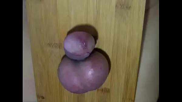 Clip interessanti I testicoli schiacciati sparano spermainteressanti