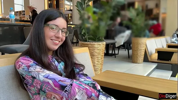 Clip interessanti Nerdy girl with glasses turned out to be a nymphomaniac and a lover of sperm on her faceinteressanti