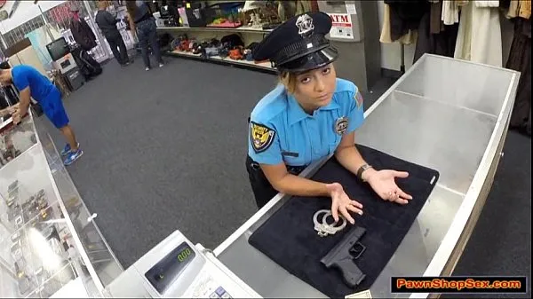 Kuumia Police officer pawns her gun and is fucked siistiä klippiä